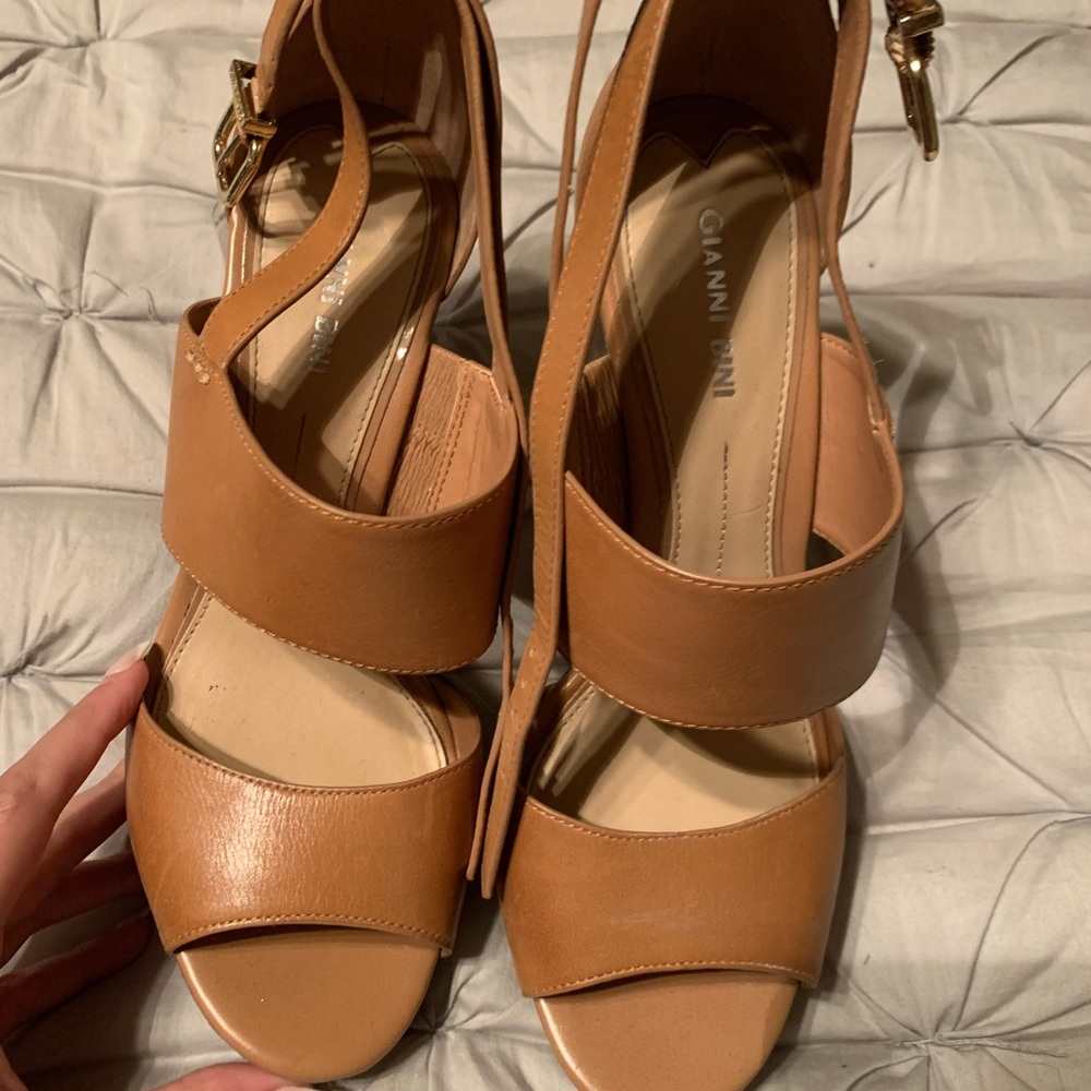 Gianni Bini Wedge size 9